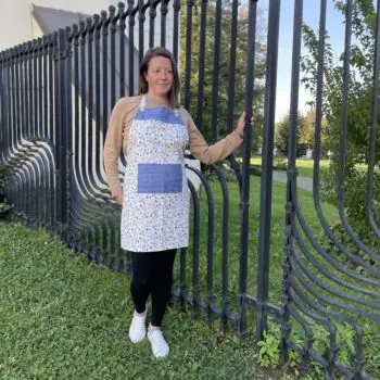 Vyrobené na mieru - zastiera modré kvetiny